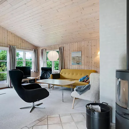 Cozy In A Quiet Area Close To The *